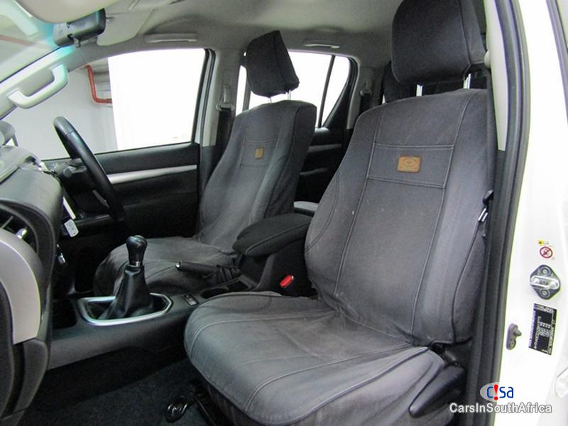 Toyota Hilux Manual 2018 - image 9