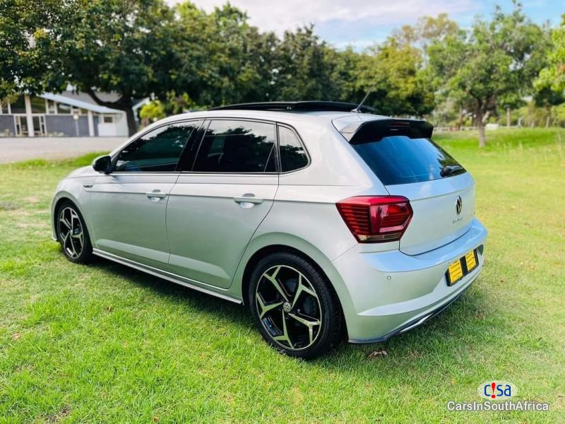Volkswagen Polo 1.0R Automatic 2019 - image 2