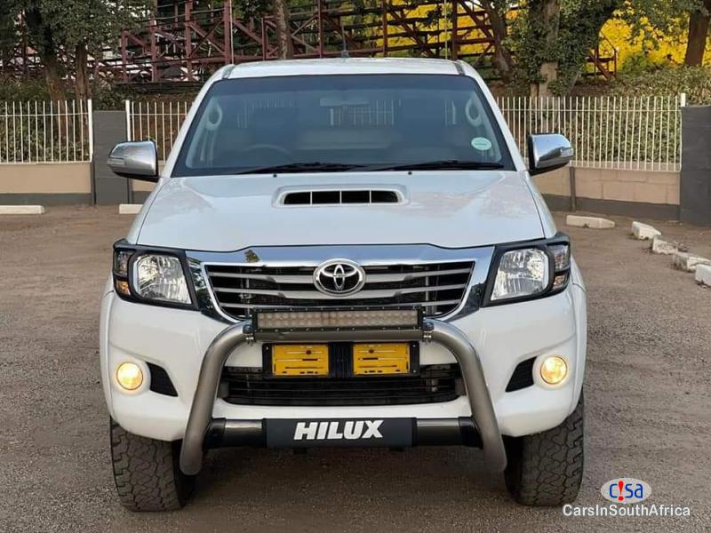 Toyota Hilux 3.0-4x4 Manual 2015 - image 3