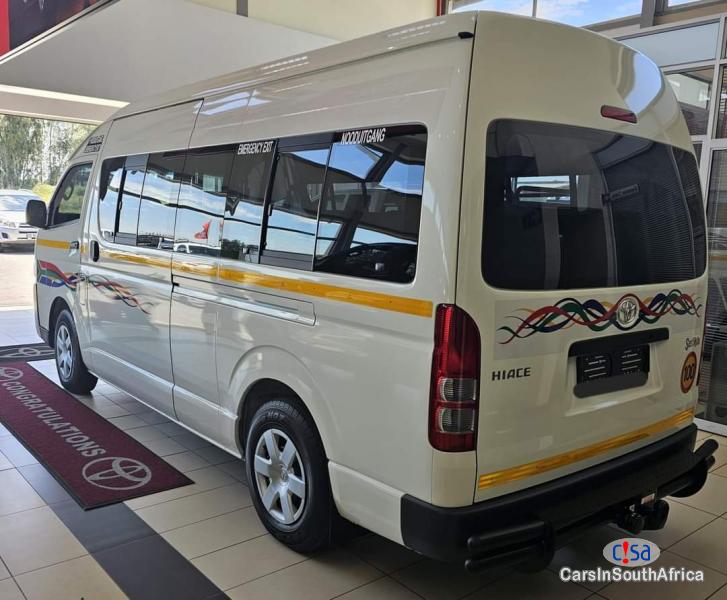 Toyota Quantum 2.5D-4D+27 78 321 4168 Manual 2018 - image 2