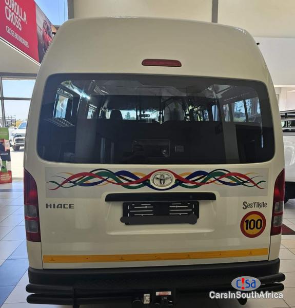 Toyota Quantum 2.5D-4D+27 78 321 4168 Manual 2018 - image 4