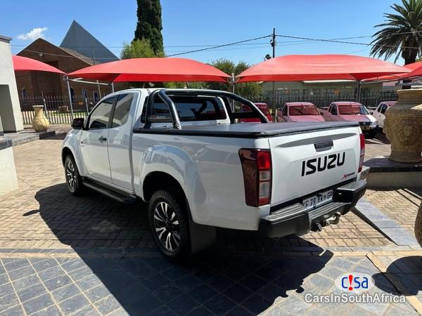 Isuzu 250 H0 X- Rider Auto Automatic 2021 - image 2