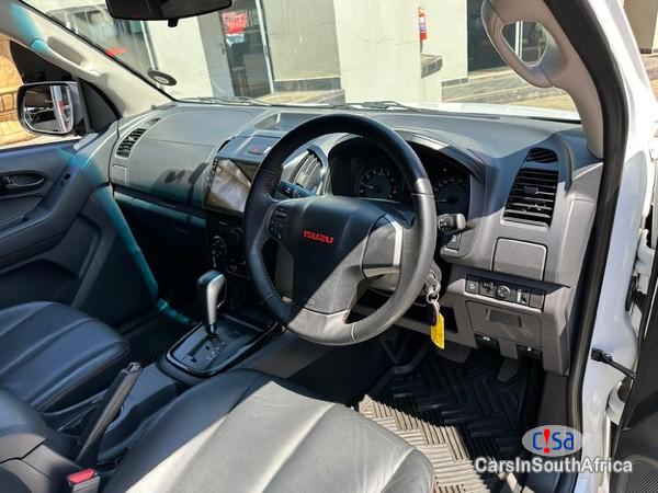 Isuzu 250 H0 X- Rider Auto Automatic 2021 - image 3