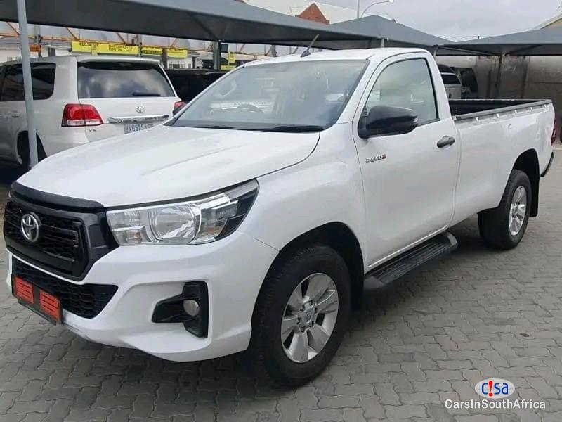 Toyota Hilux Manual 2017 - image 2