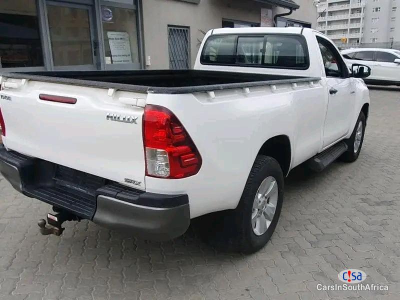 Toyota Hilux Manual 2017 - image 4