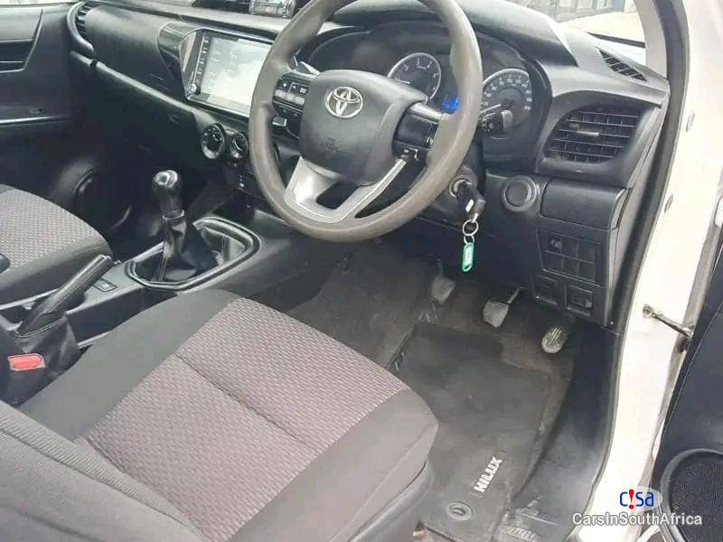 Toyota Hilux Manual 2017 - image 5