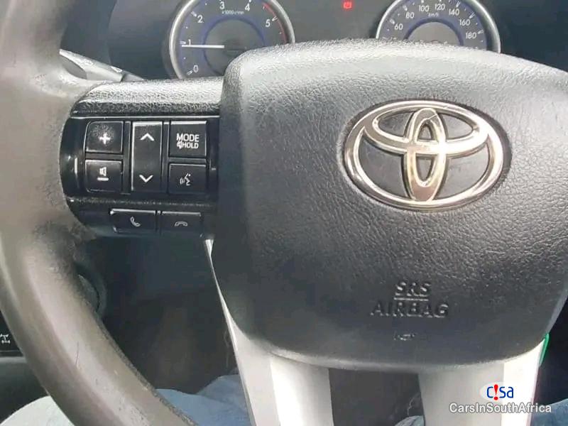 Toyota Hilux Manual 2017 - image 6