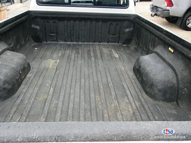 Toyota Hilux Manual 2017 - image 7