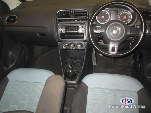 Volkswagen Polo Automatic 2015 - image 9