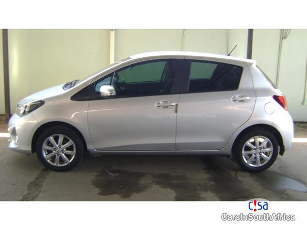 Toyota Yaris Manual 2015 - image 2