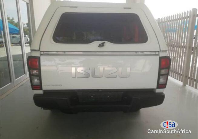 Isuzu KB280 Manual 2015 - image 2