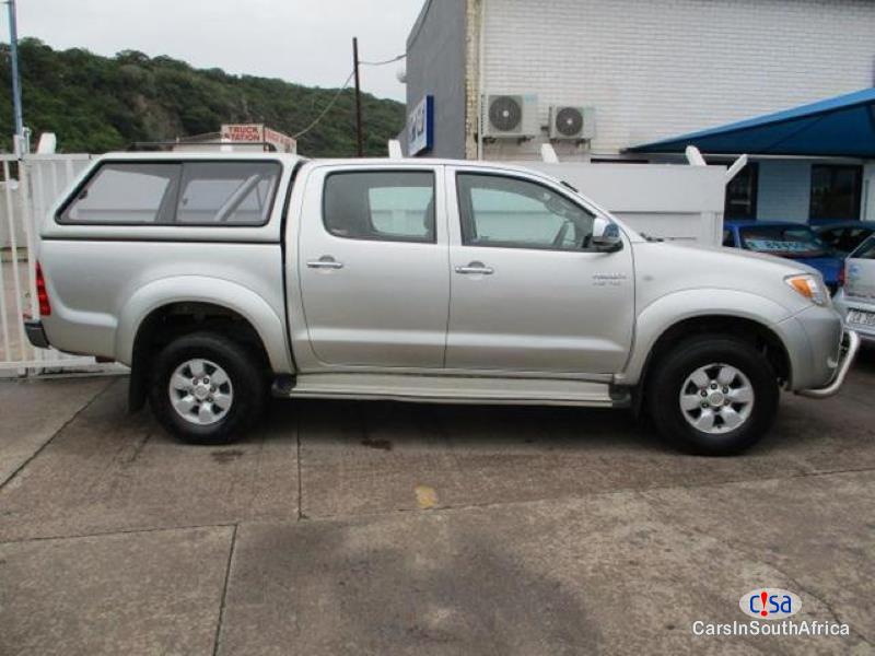 Toyota Hilux Manual 2009 - image 2