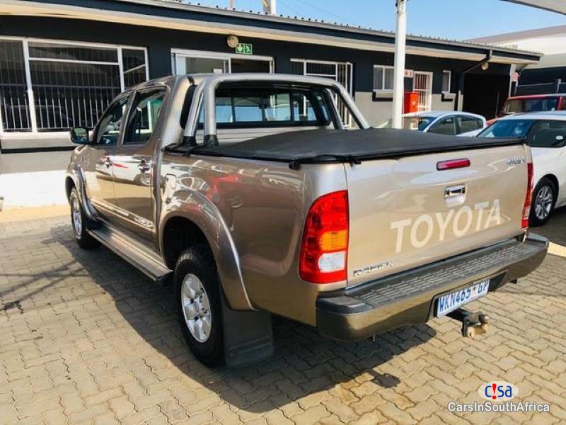 Toyota Hilux Manual 2010 - image 3