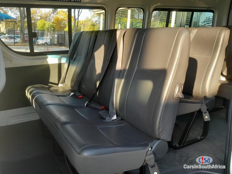 Toyota Quantum Hiace 2.5 D-4D Sesfikile 16-Seat Manual 2020 - image 5