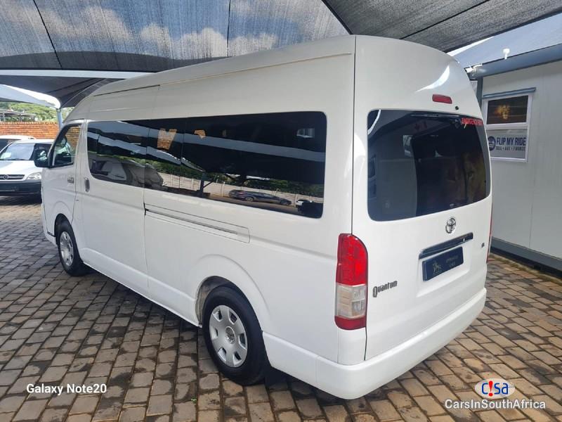 Toyota Quantum GL 2.5 D-4D 14-Seats Manual 2015 - image 3