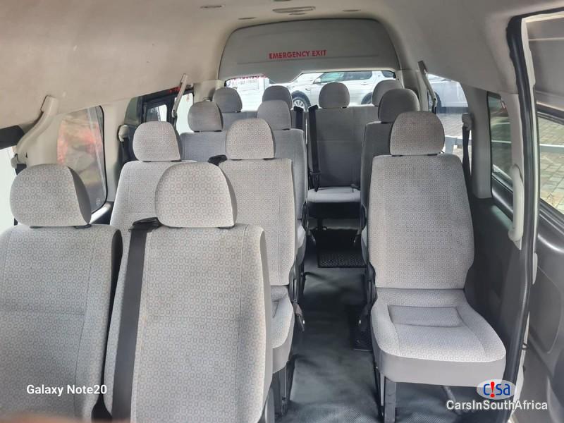 Toyota Quantum GL 2.5 D-4D 14-Seats Manual 2015 - image 4