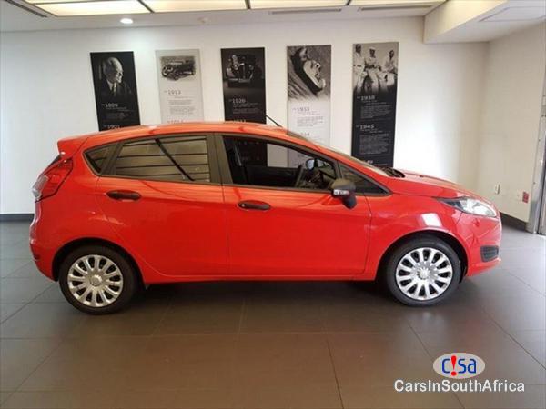 Ford Fiesta Manual 2016 - image 2