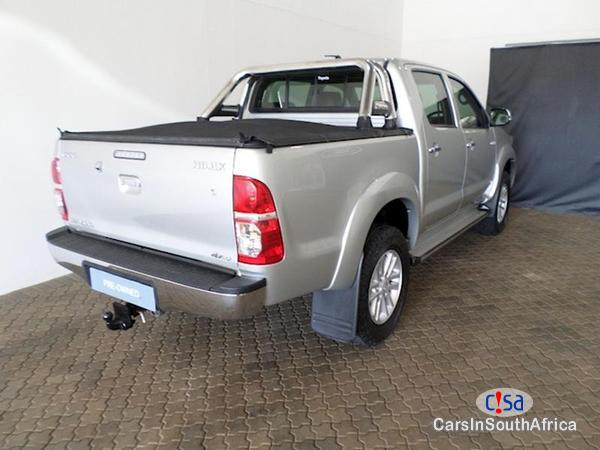Toyota Hilux Manual 2014 - image 3