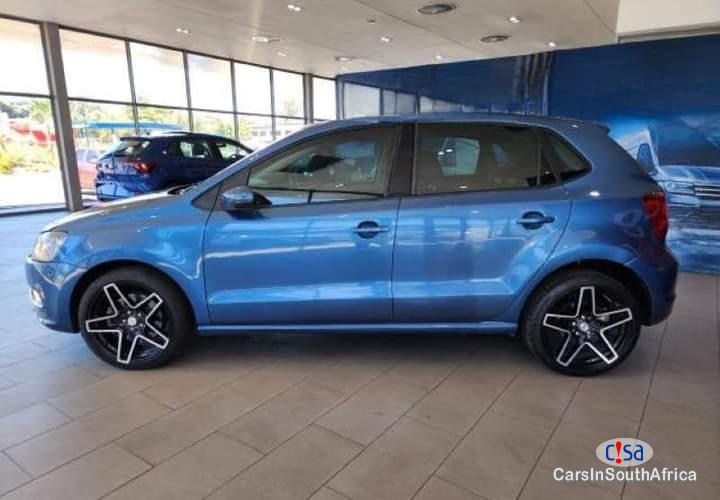 Volkswagen Polo 1.2TSl Automatic 2015 - image 2