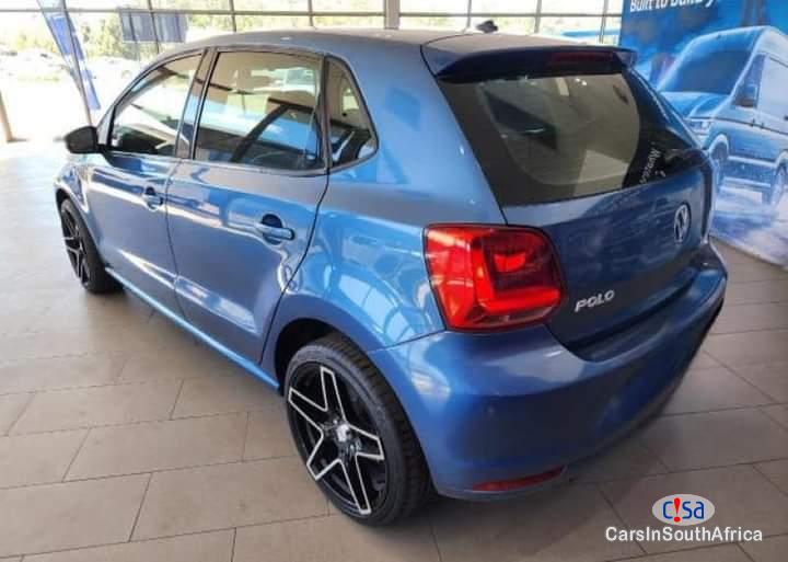 Volkswagen Polo 1.2TSl Automatic 2015 - image 3