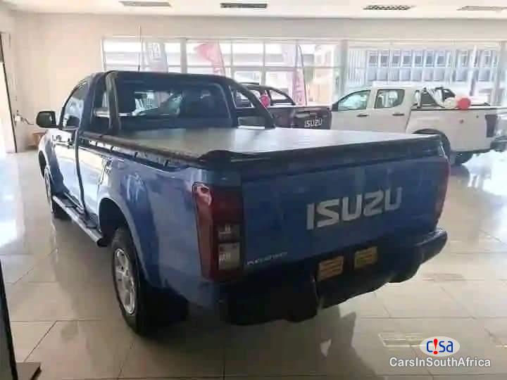 Isuzu KB250 Manual 2015 - image 2