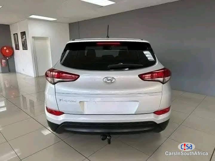 Hyundai Tucson Automatic 2017 - image 2