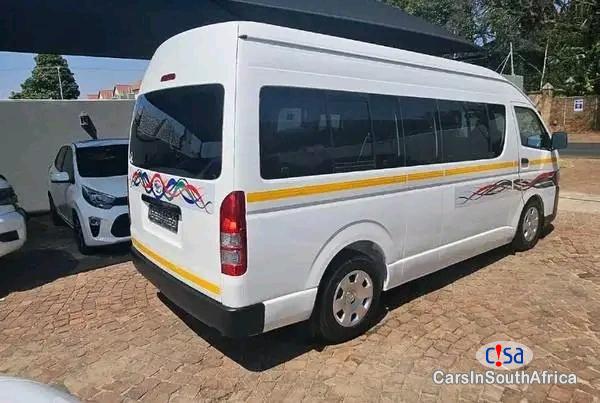 Toyota HiAce Manual 2021 - image 2