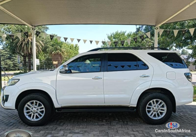 Toyota Fortuner 2.5D-4D Bank Repossessed Automatic 2015 - image 3