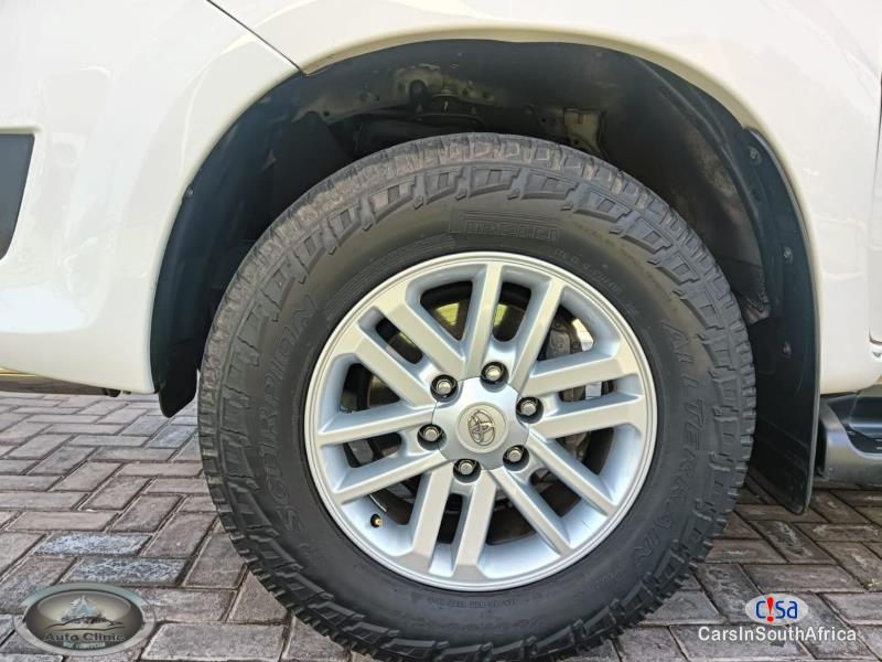Toyota Fortuner 2.5D-4D Bank Repossessed Automatic 2015 - image 6