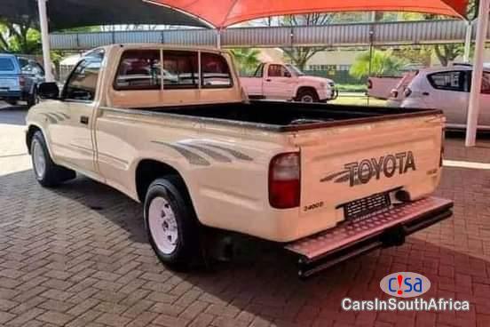 Toyota Hilux 2 4 0671651564 Manual 2004 - image 9