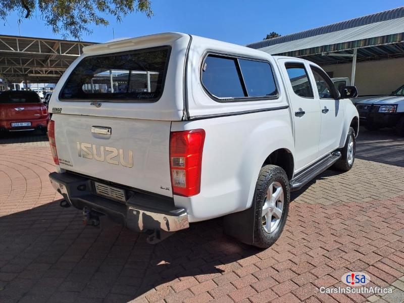 Isuzu KB300 3. 0D-Teq Double-cab LX Manual 2015