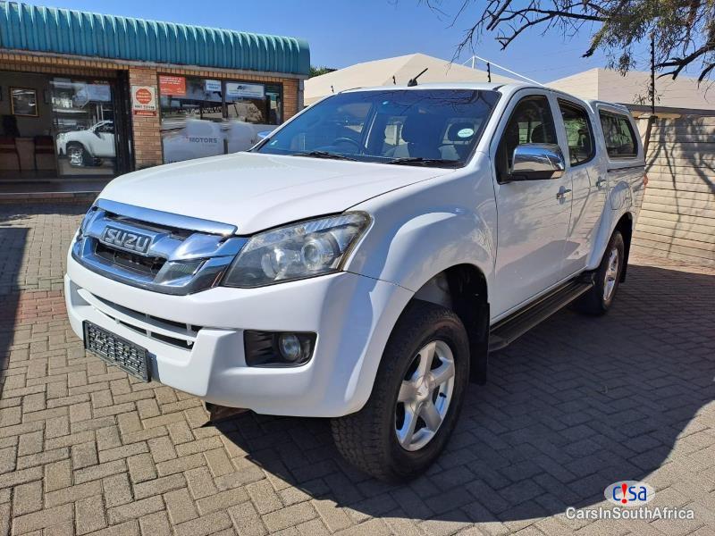 Isuzu KB300 3. 0D-Teq Double-cab LX Manual 2015 in Free State