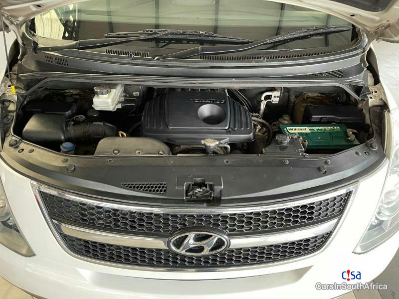 Hyundai H-1 2.5 Automatic 2015 - image 10