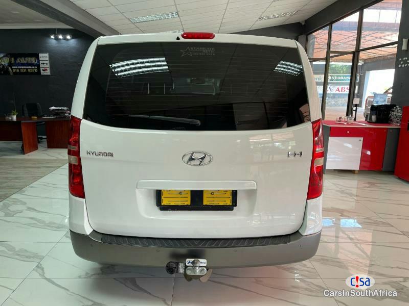 Hyundai H-1 2.5 Automatic 2015 - image 2