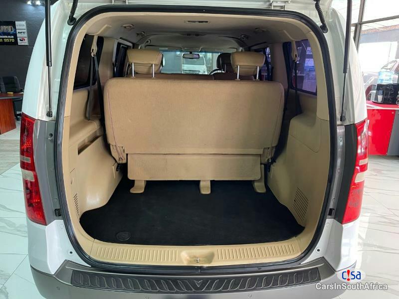 Hyundai H-1 2.5 Automatic 2015 - image 9