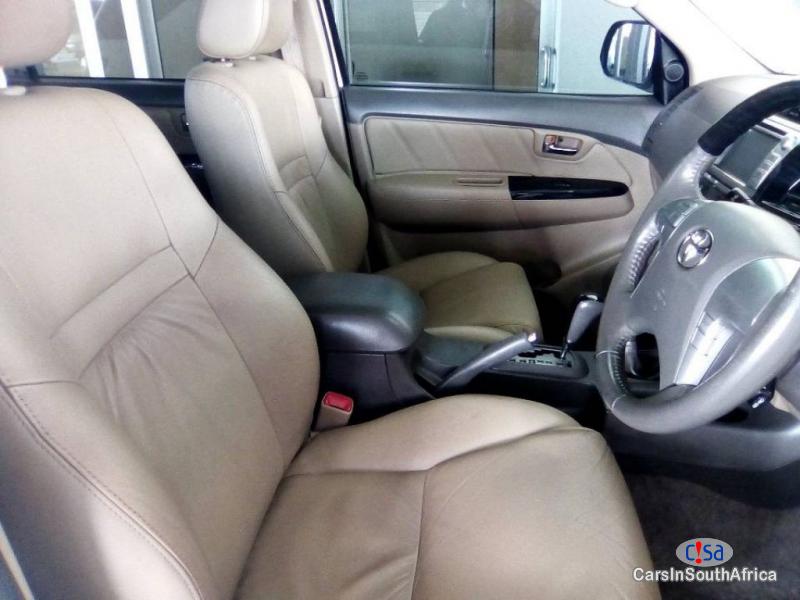 Toyota Fortuner 3.0 Automatic 2012 - image 6