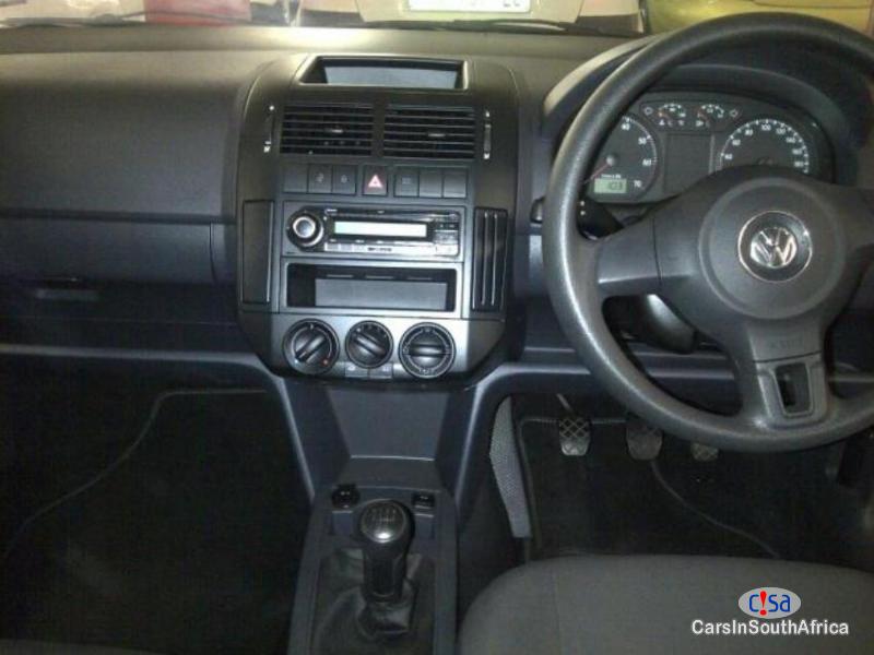 Volkswagen Polo 1.4 Manual 2011 - image 9