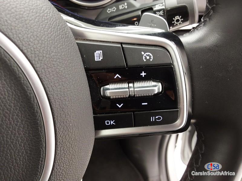 Kia Carnival Automatic 2022 - image 10