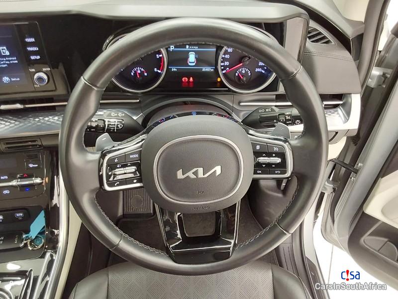 Kia Carnival Automatic 2022 - image 11