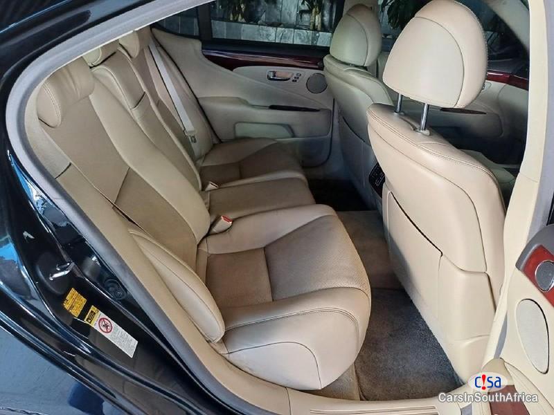 Lexus Automatic 2011 - image 4