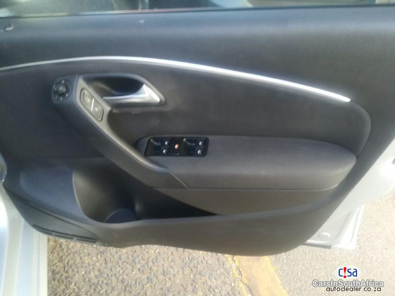 Volkswagen Polo Hatch 1.2 TSI Comfortline Automatic 2017 - image 6