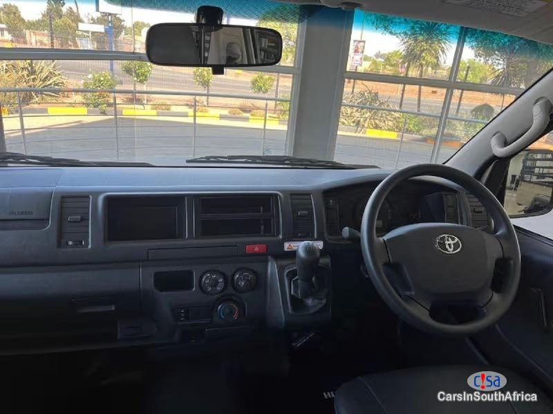Toyota Quantum 2.5 Manual 2021 - image 6