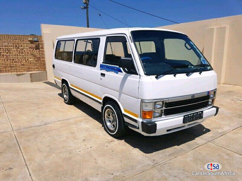 Pictures of Toyota HiAce 2.5 Manual 2006
