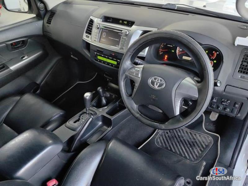 Toyota Hilux 3.0 D4D Legend 45 Automatic 2015 - image 4