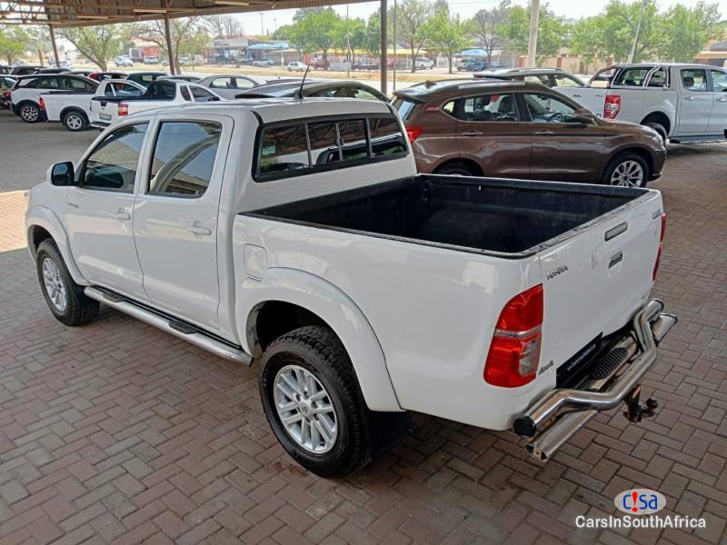 Toyota Hilux 3.0D4D Manual 2013 - image 2