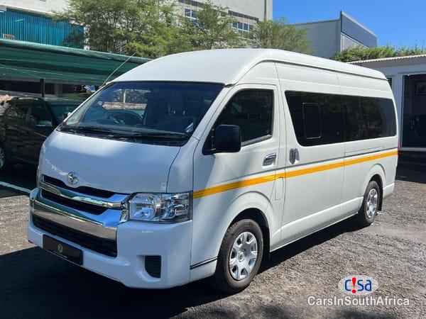 Toyota Quantum 2.5 D4D GL 14 Seater Manual 2017 - image 2