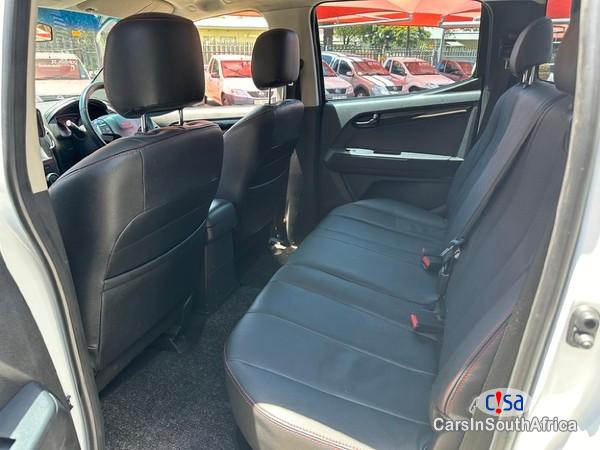 Isuzu D-Max 250 HO X-Rider Double-cab Manual 2019 - image 3