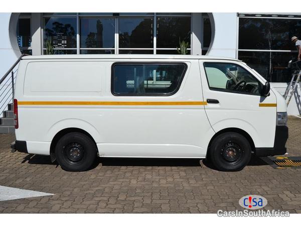 Toyota Quantum 2.5D_4D Panel Van Manual 2013 - image 2