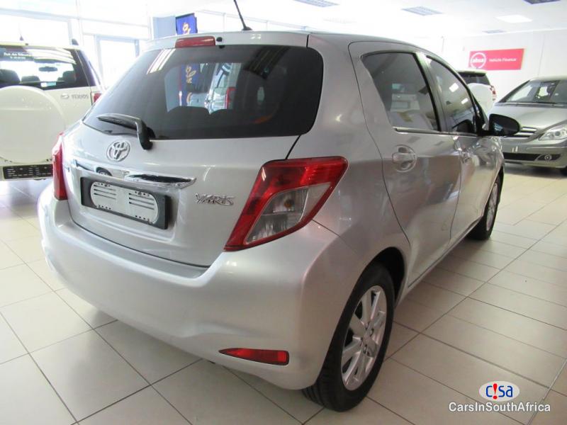 Toyota Yaris Manual 2013 - image 2