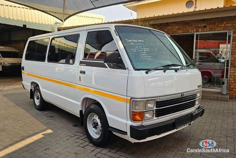 Pictures of Toyota HiAce 2.5 Manual 2007